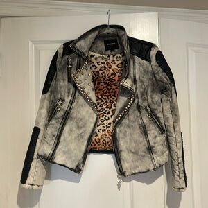 Gorgeous embellishments for a shirt sporty jacket